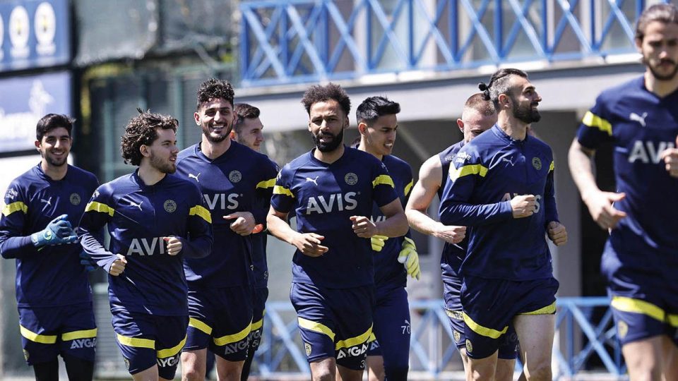 Fenerbahçe’nin kamp kadrosu belli oldu